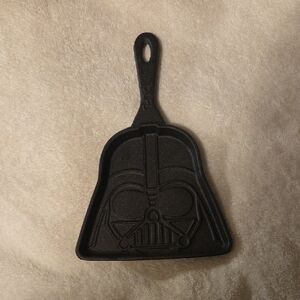 Cast Iron Darth Vader Skillet - Black Pancakes Star Wars